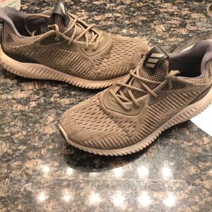 Adidas AlphaBounce size 8 shoes